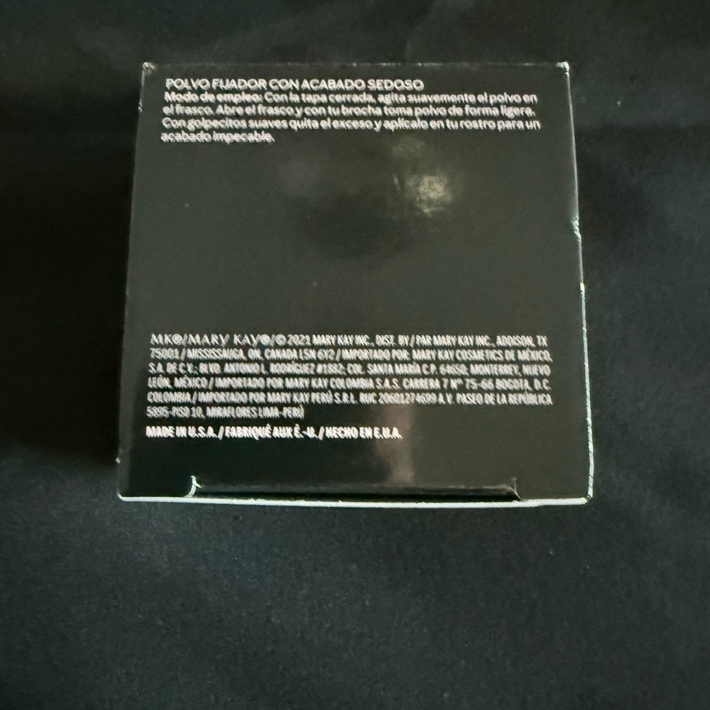 Mary Kay Silky Setting Powder Light Medium Beige New in Box - Picture 4 of 5